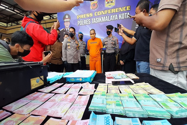 Penjual Es Krim di Tasikmalaya...