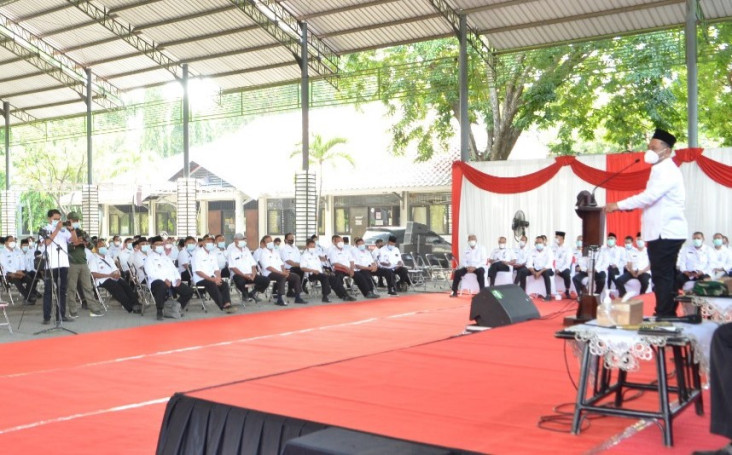 Tekan Penyebaran COVID-19,...