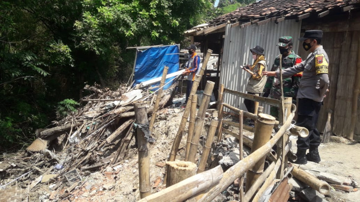 Satu Rumah di Kedungjenar...