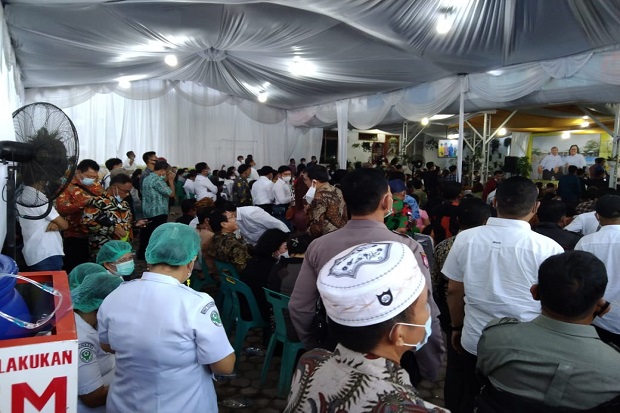 Ada Kerumunan Massa,...