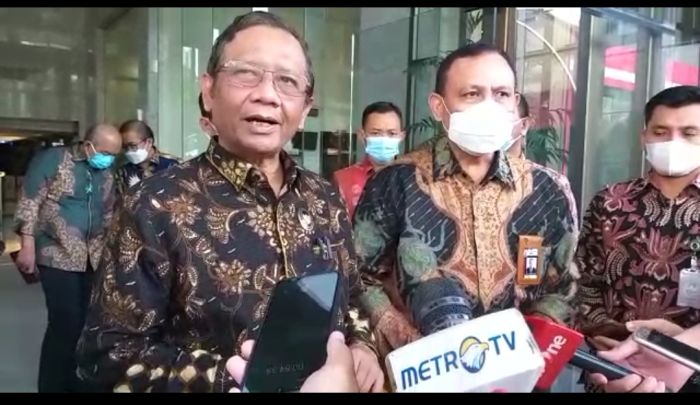 Sambangi KPK, Mahfud...