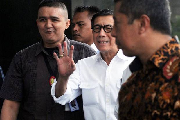 30 Tahun Mengabdi, Petugas...