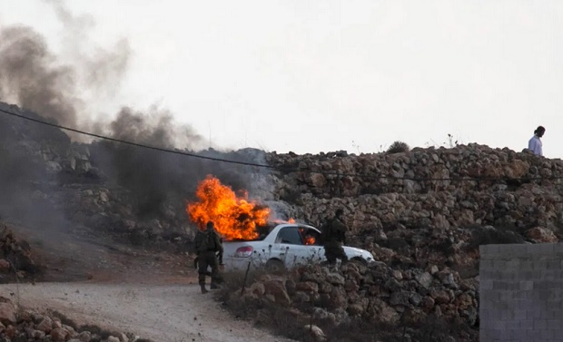 Pemukim Israel Bakar...