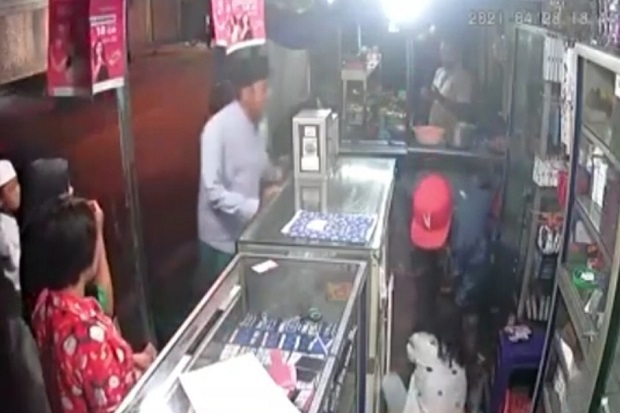 Malang Gempar, Perempuan...