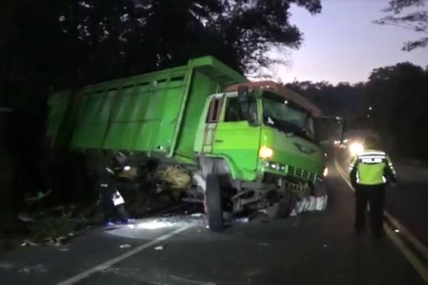 Pengemudi Truk Boks...