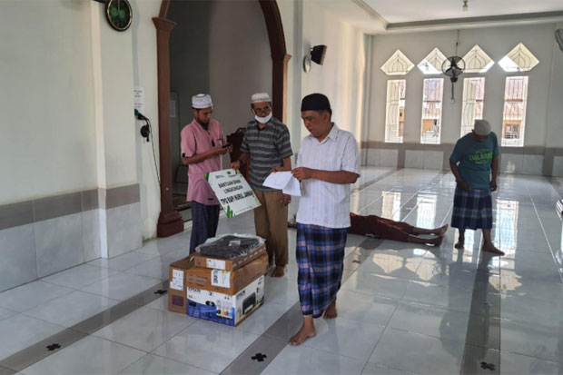 Pegadaian Beri Bantuan...