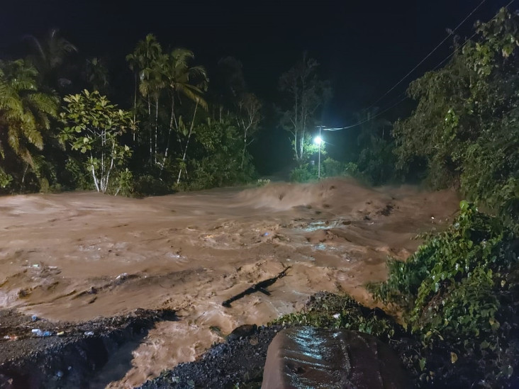 Banjir Hantam Puluhan...