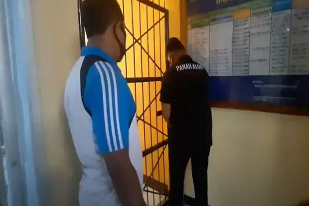 Perkosa Anak di Bawah...