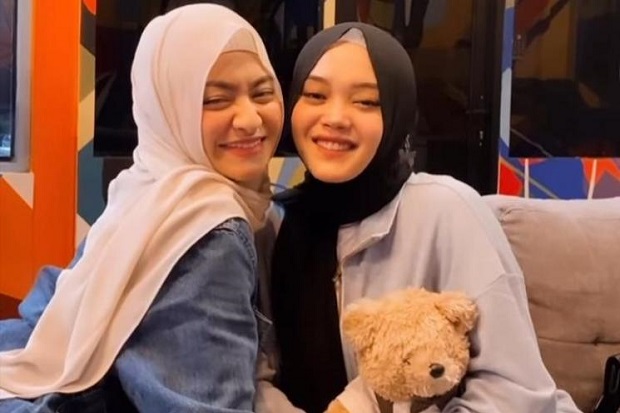Putri Delina Putuskan...