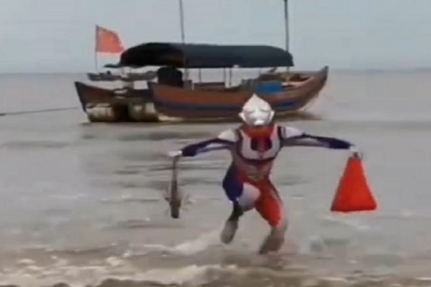 Viral, Penampakan Ultraman...