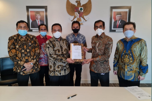 PT Vale Serahkan Bandara...