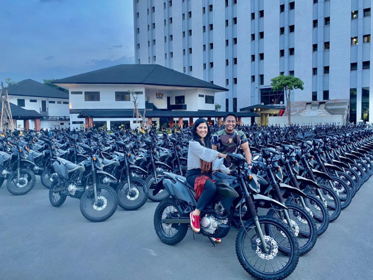 Gaya Meutya Hafid Tunggangi...