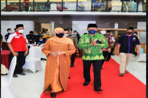 Gubernur Khofifah Minta...