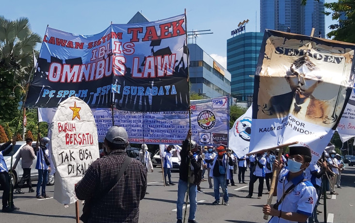 Khofifah Ajak Pekerja...