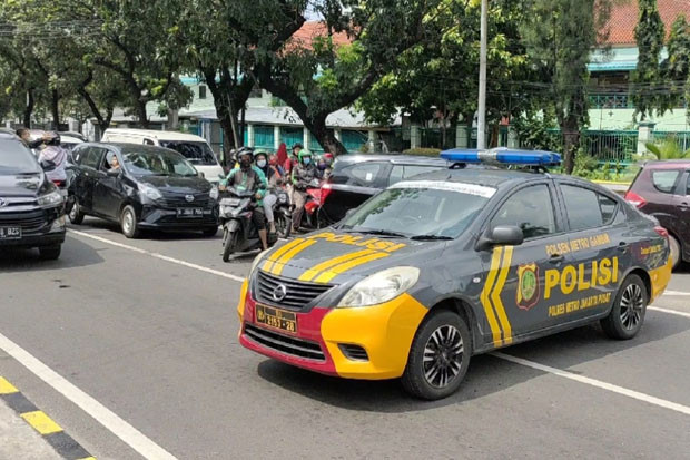 Pengunjung Pasar Tanah...