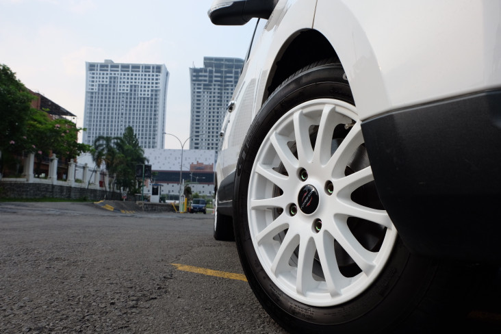 10 Tanda Ban Mobil Anda...