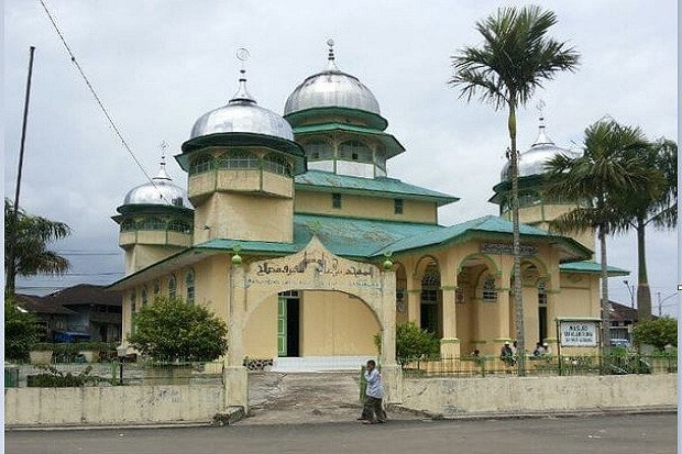 Masjid Sri Alam Dunia,...