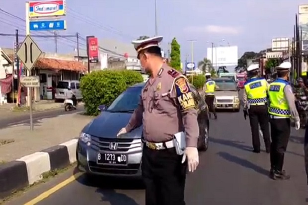 Ratusan Kendaraan Pemudik...