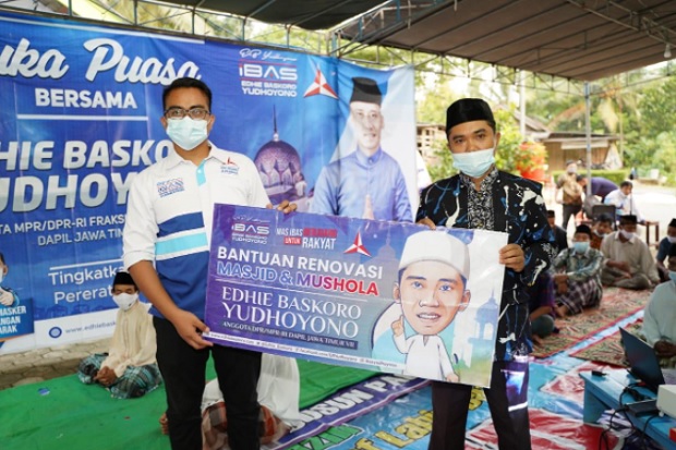 Pandemi COVID-19, Masyarakat...