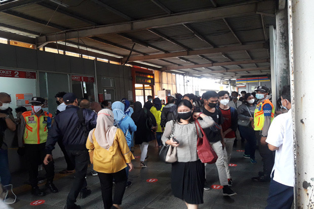 Hari Pertama Pembatasan...