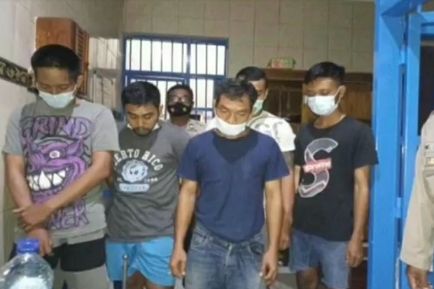 Diancam Foto Telanjang...