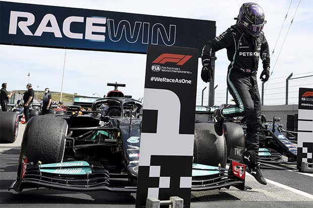 Formula 1: Lewis Hamilton...