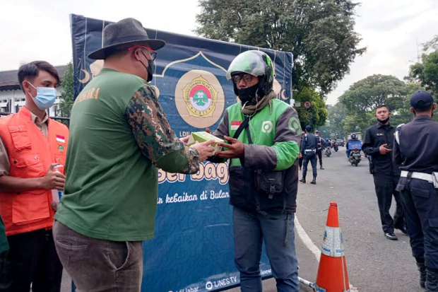 Berbagi saat Ramadhan,...