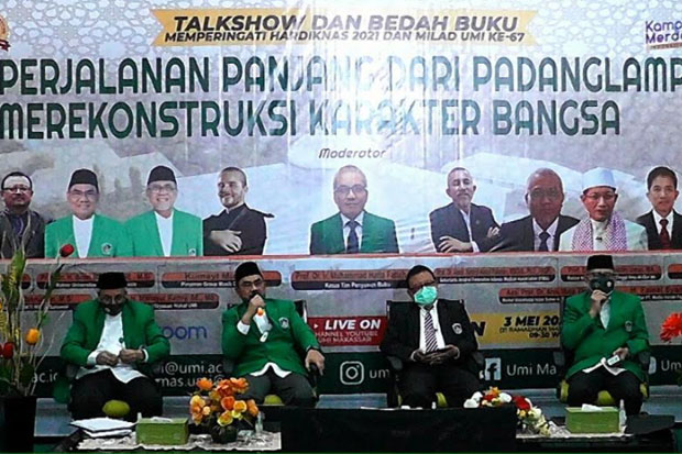 UMI Bedah Buku Dari...
