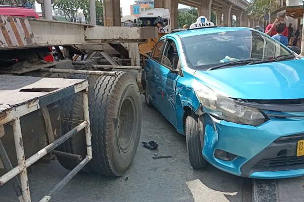 Diduga Rem Blong, Truk...