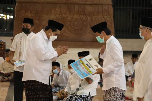 Pemprov Jateng Memberi...