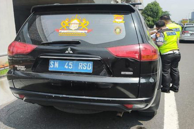 Dikandangin Polisi,...