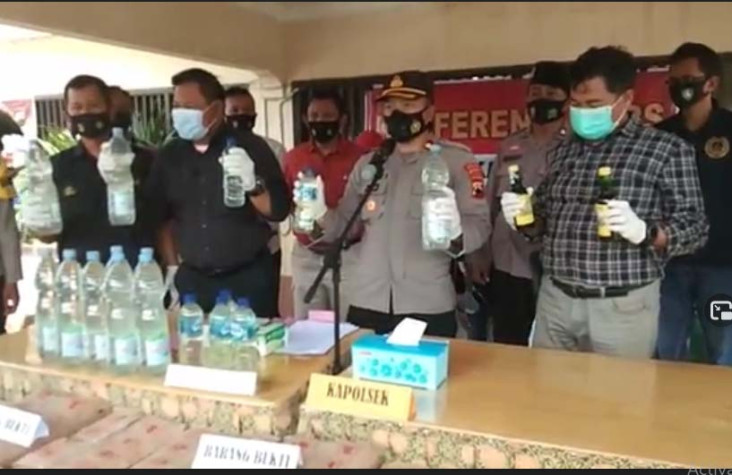 Ribuan Liter Minuman...