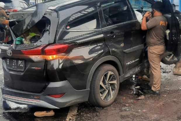 Tabrakan Beruntun, Minibus...