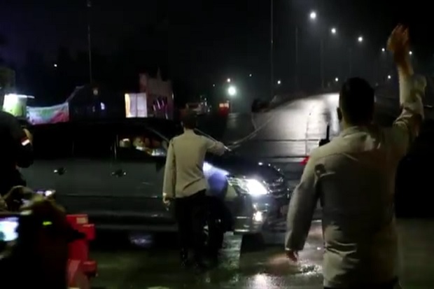 Puluhan Kendaraan Pemudik...