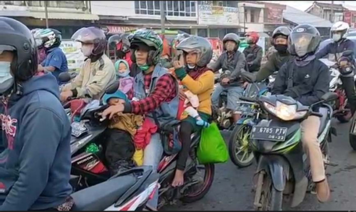 Pemudik Motor Ini Lolos...
