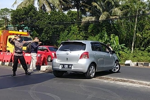 1 Jam, Puluhan Kendaraan...