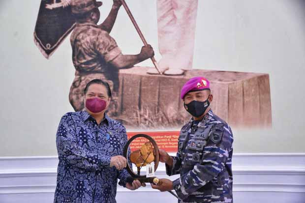 Ke Markas Komando Marinir,...