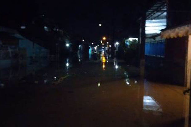 Luapan Kali Bekasi,...