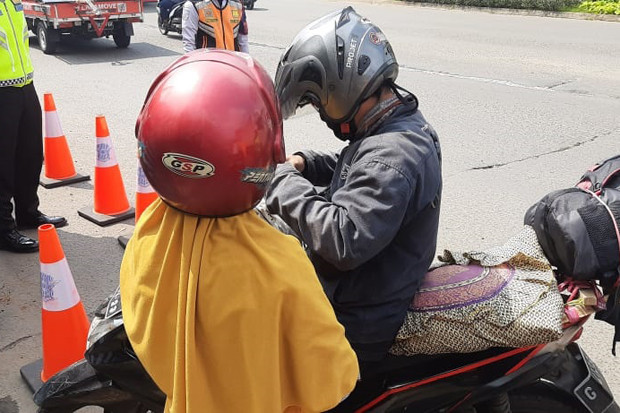 Nekat Mudik Naik Motor...