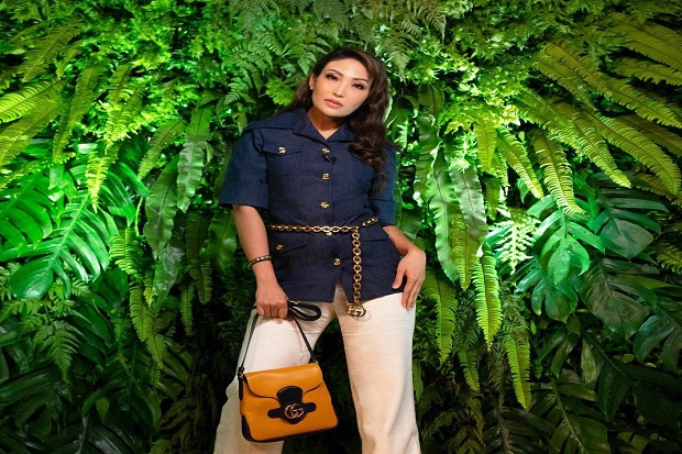 Berkonflik, Ayu Dewi...