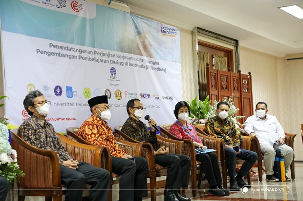 12 Kampus Kerja Sama...
