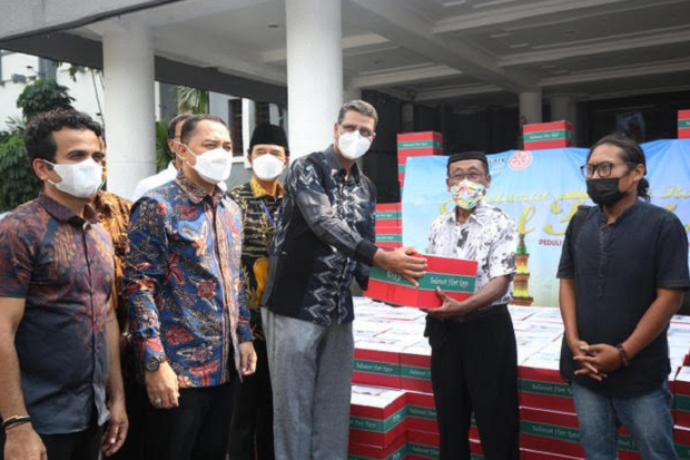 700 Paket Sembako Dibagikan...