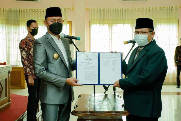 Bupati Sukandar Lantik...