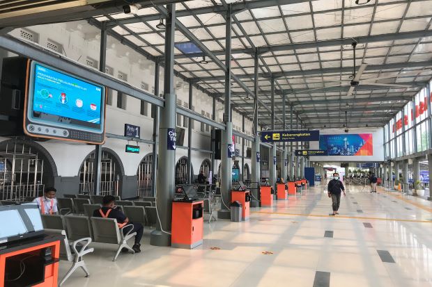 Suasana Sepi Stasiun...