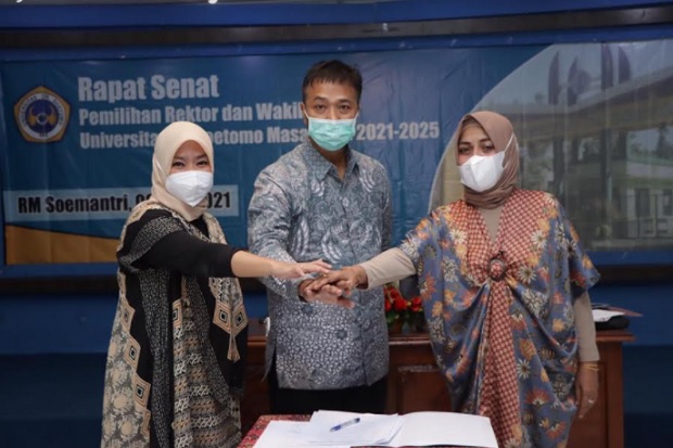 Adik Bungsu Menkopolhukam...