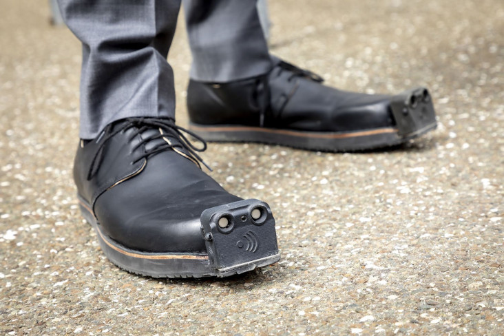 Sepatu Pintar dengan...
