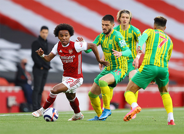 Arsenal Renggut Kemenangan,...