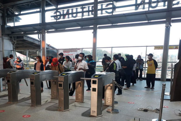 Pagi Ini Stasiun Cikarang,...