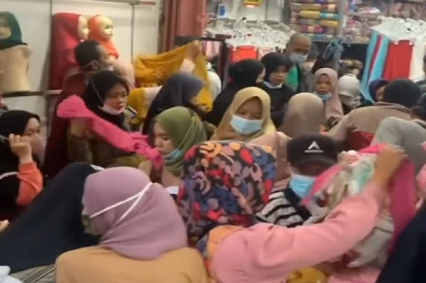 Pasar Tanah Abang Kembali...