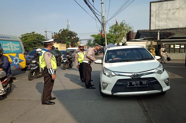Melihat Aksi Polisi...